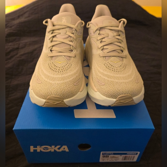 NEW IN BOX Hoka "Arahi 8" Women's Size 9 - Picture 2 of 12